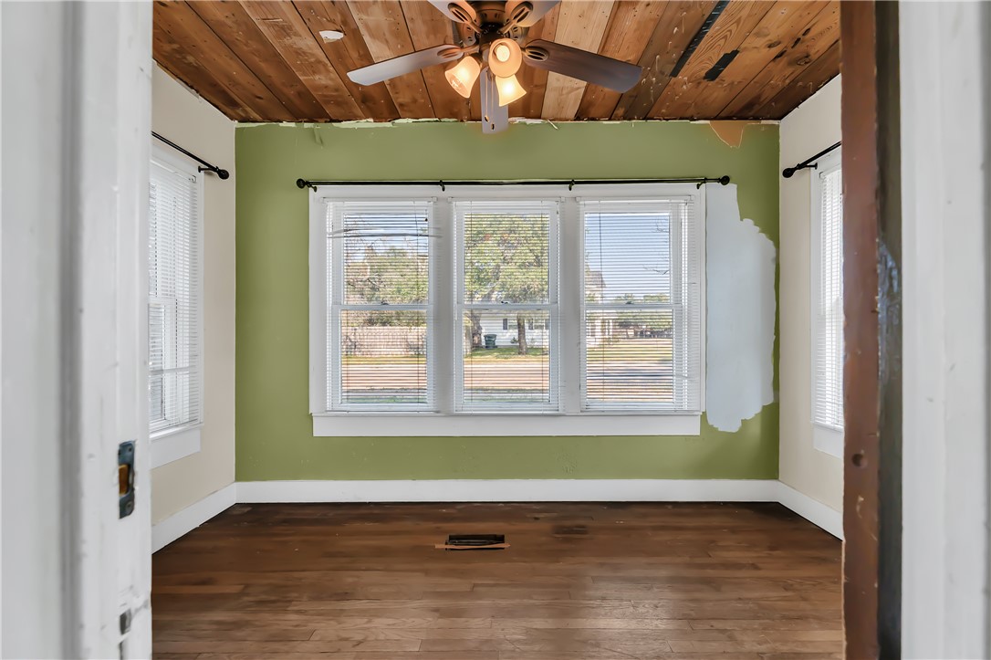 800 South Ennis Street Bryan, TX 77803 - Photo 6 of 38 a view of an empty room with wooden floor and a window