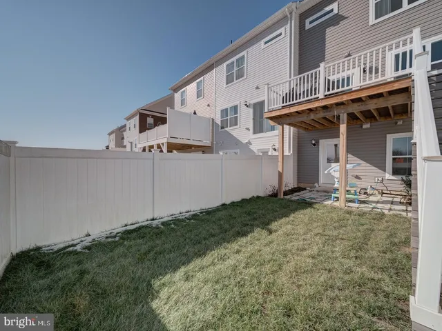 a view of a house with backyard and porch
