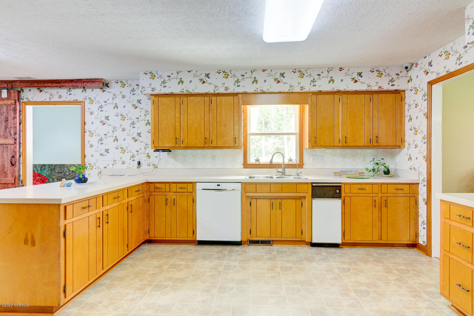 310 Mt Pleasant Road New Bern, NC 28560 - Photo 14 of 68 Large open space is perfect for entertaining
