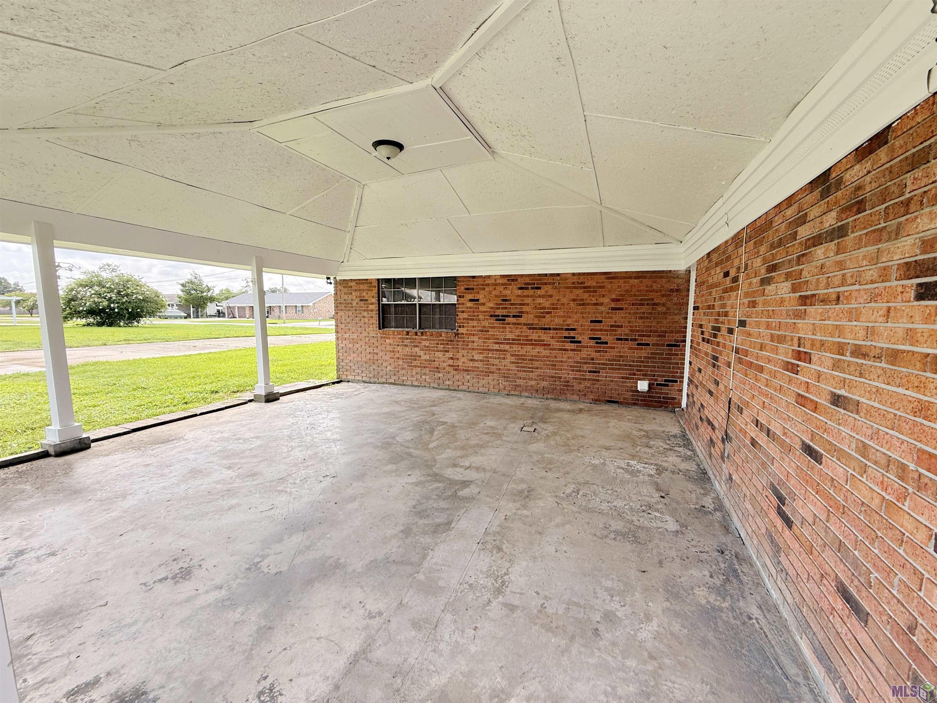 314 Lark Drive Lockport, LA 70374 - Photo 4 of 17 Back Covered Patio