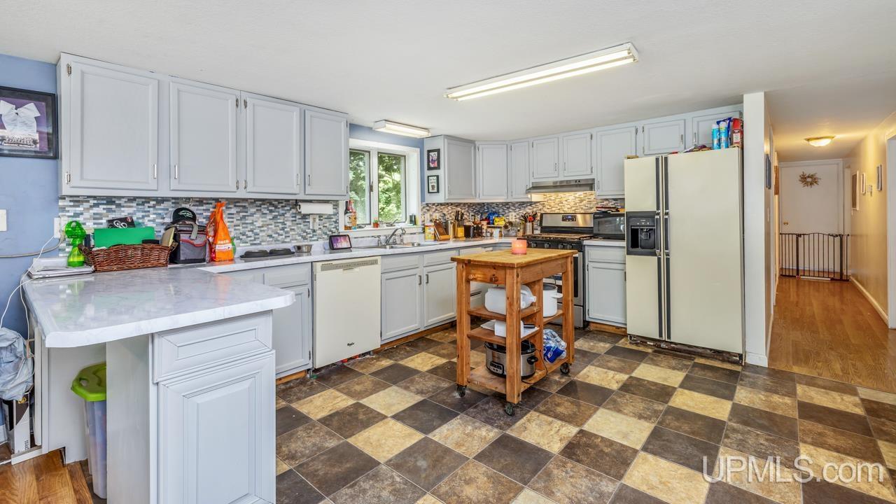 5373 18th Road Escanaba, MI 49829 - Photo 5 of 21