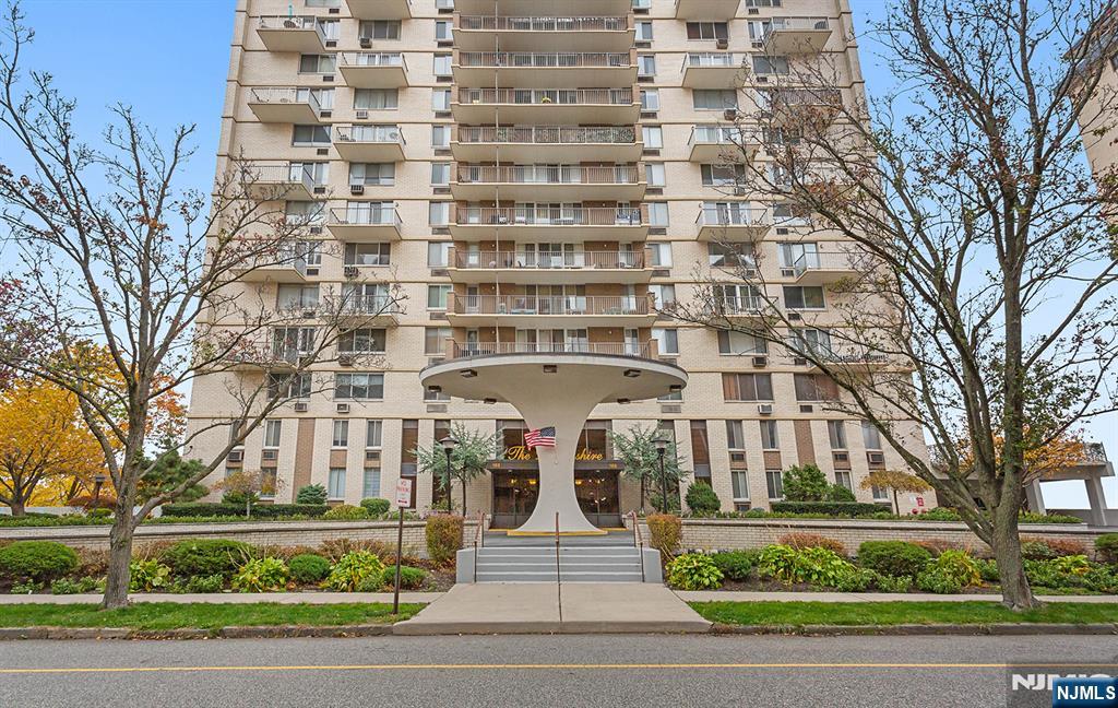 160 Overlook Avenue, Unit 4B Hackensack, NJ 07601 - Photo 1 of 31
