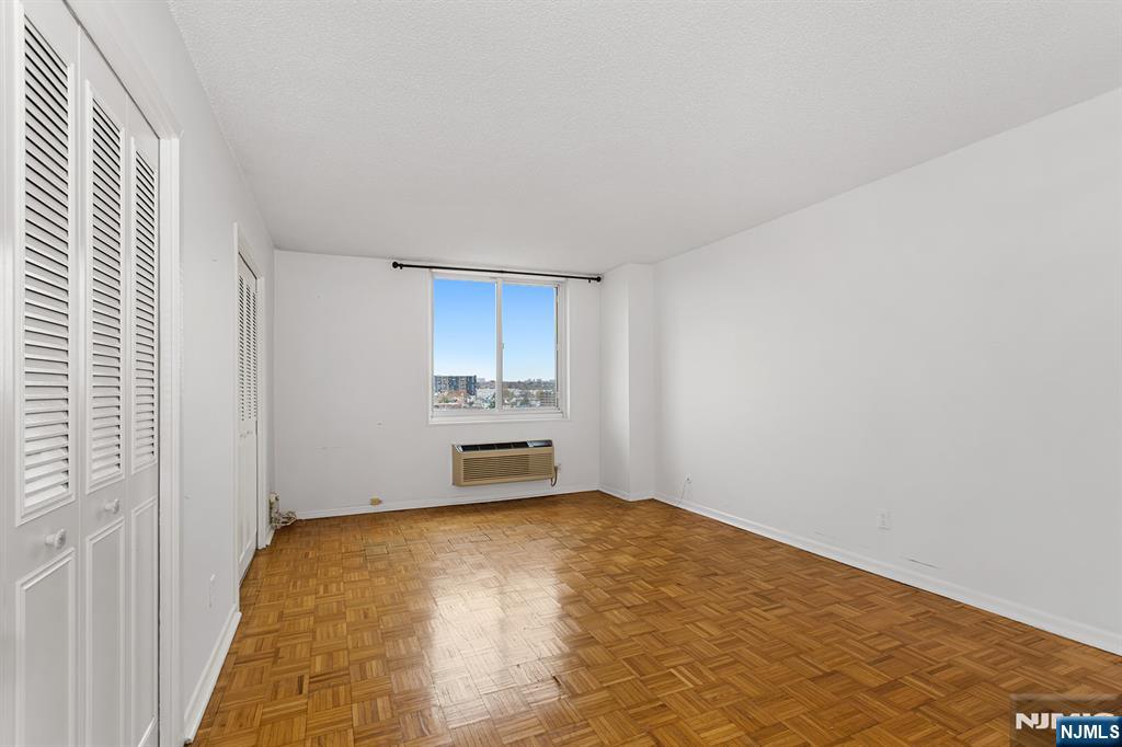 160 Overlook Avenue, Unit 4B Hackensack, NJ 07601 - Photo 11 of 31