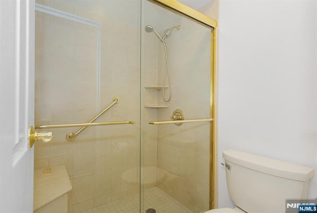 160 Overlook Avenue, Unit 4B Hackensack, NJ 07601 - Photo 20 of 31