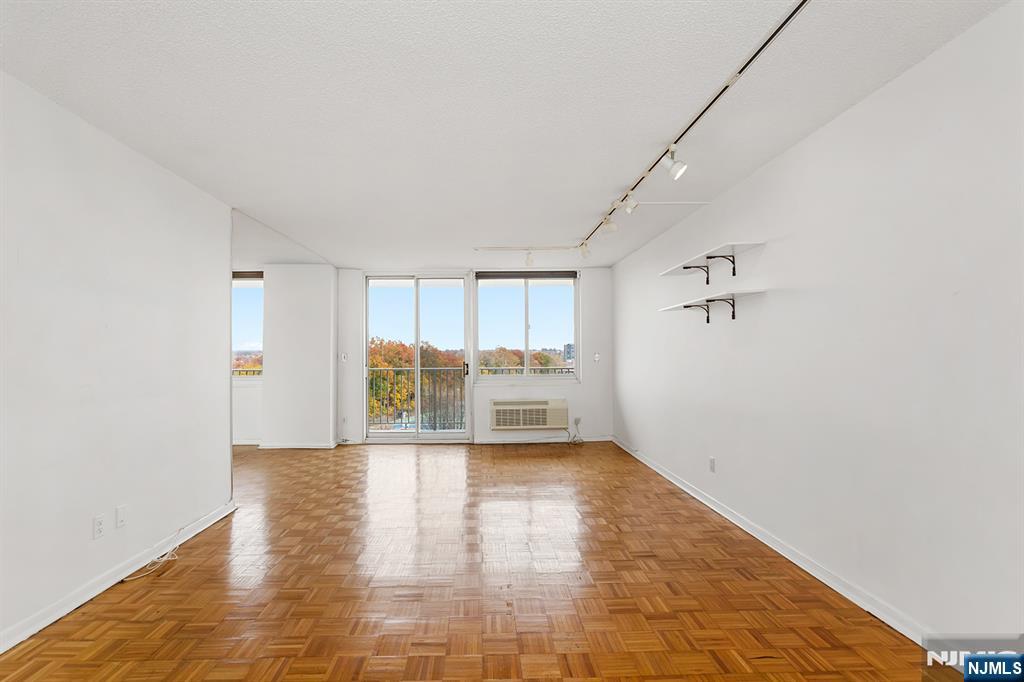 160 Overlook Avenue, Unit 4B Hackensack, NJ 07601 - Photo 2 of 31