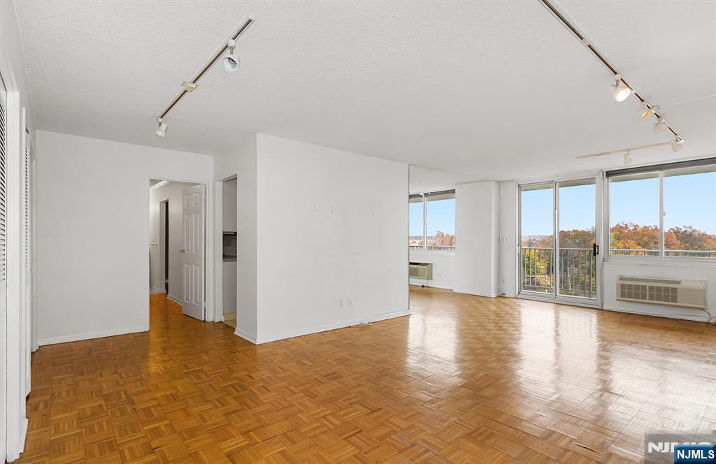 160 Overlook Avenue, Unit 4B Hackensack, NJ 07601 - Photo 3 of 31