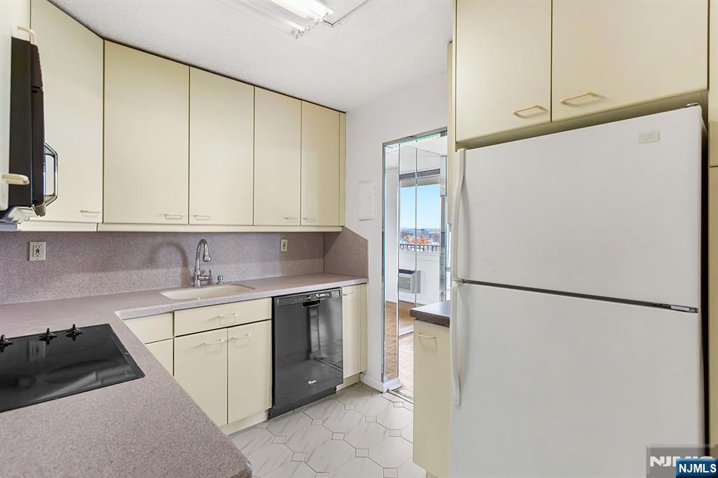 160 Overlook Avenue, Unit 4B Hackensack, NJ 07601 - Photo 7 of 31