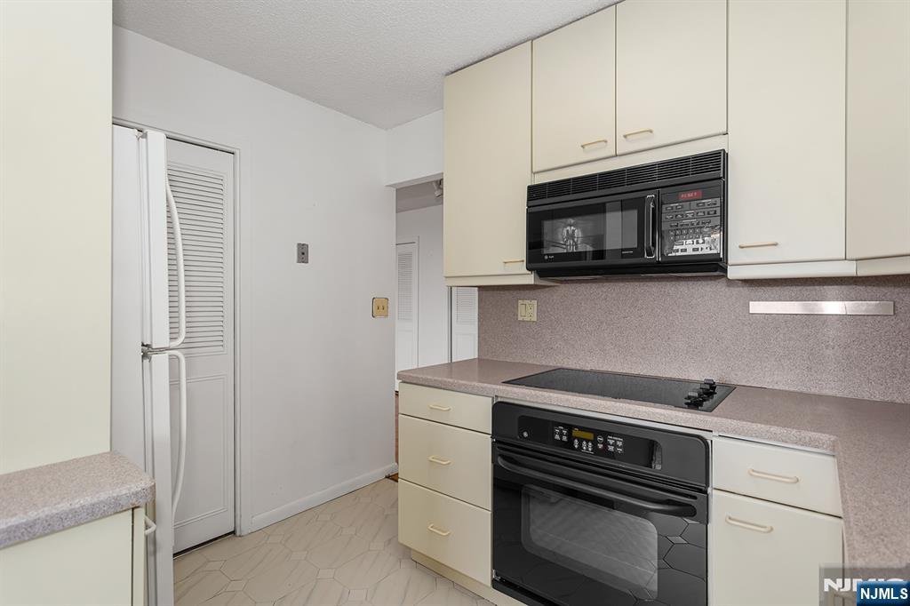 160 Overlook Avenue, Unit 4B Hackensack, NJ 07601 - Photo 8 of 31