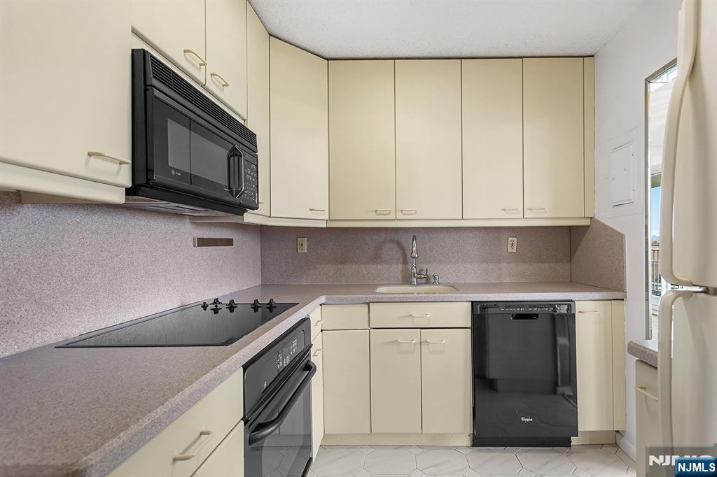 160 Overlook Avenue, Unit 4B Hackensack, NJ 07601 - Photo 10 of 31