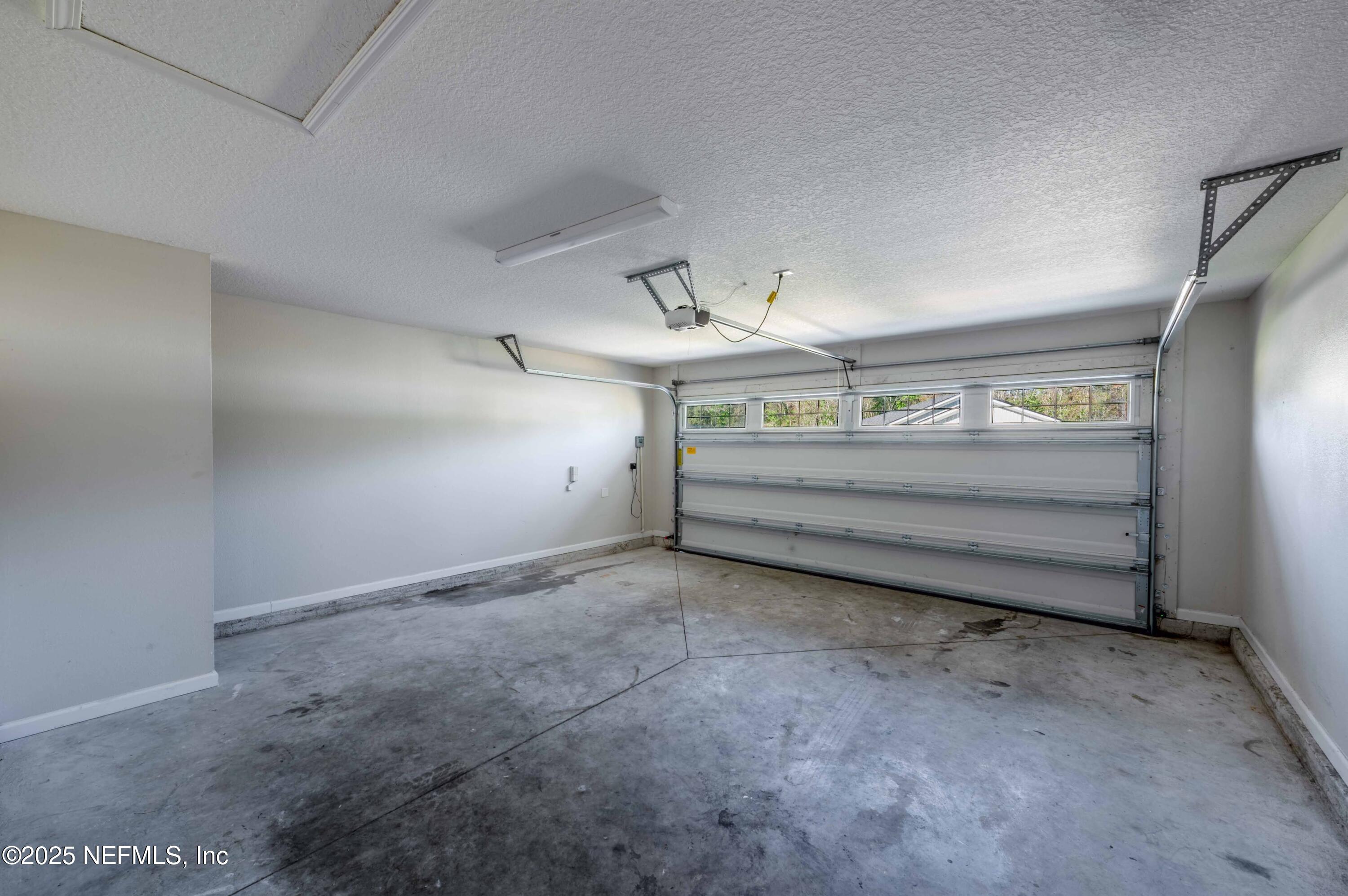 8165 Radican Road Jacksonville, FL 32219 - Photo 37 of 38 2025_03_11 8165 Radican Rd-106-garage