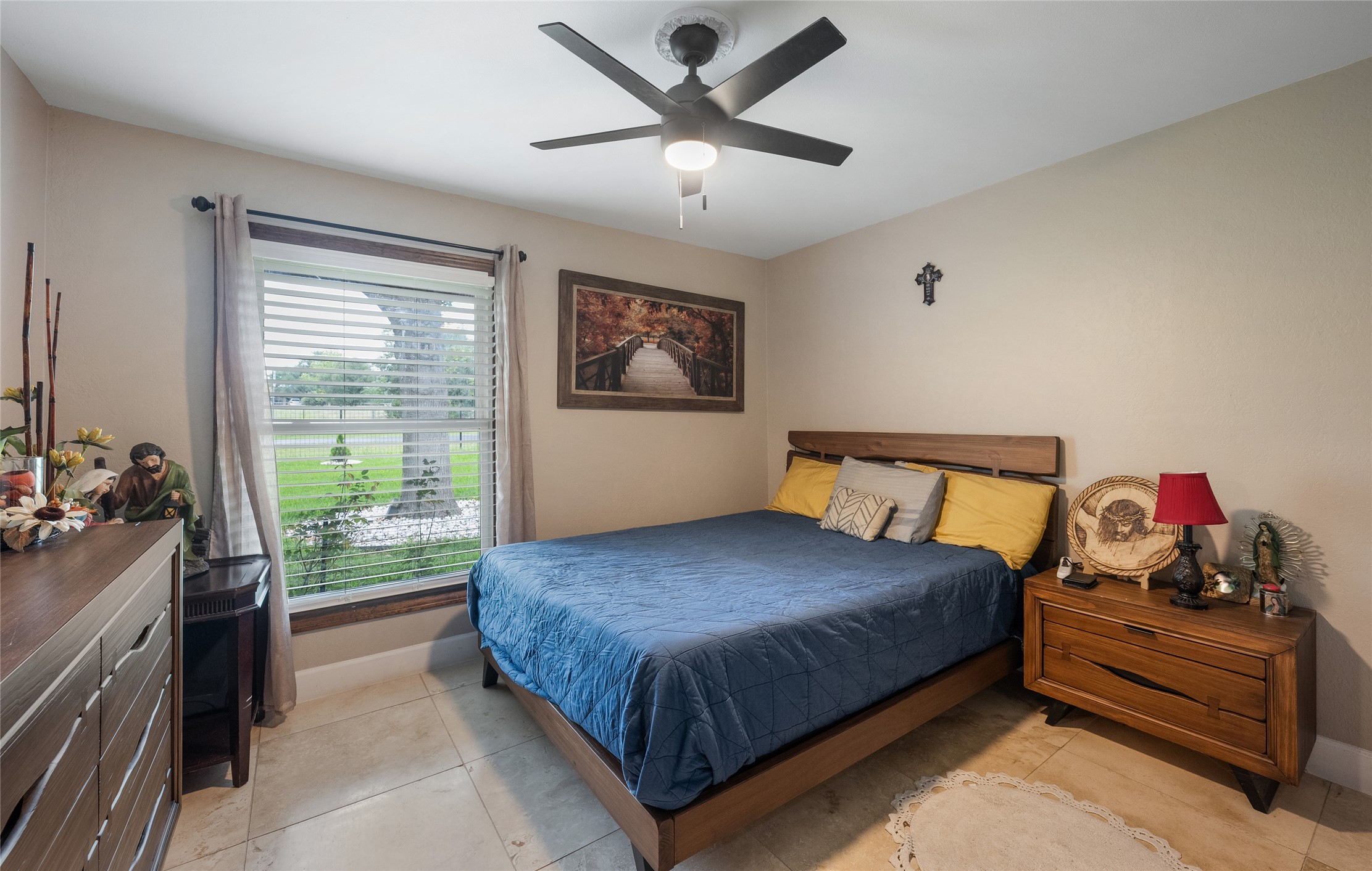 301 Oak Ridge Road Georgetown, TX 78628 - Photo 15 of 34 Travertine-style floor tiles complement the neutral wall tones