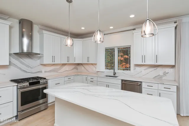 $1,499,995 | 11 Gabby Court, Colonie, NY 12309