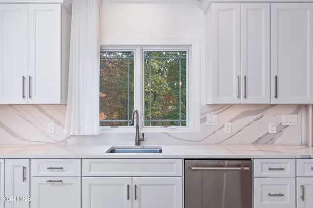 $1,499,995 | 11 Gabby Court, Colonie, NY 12309