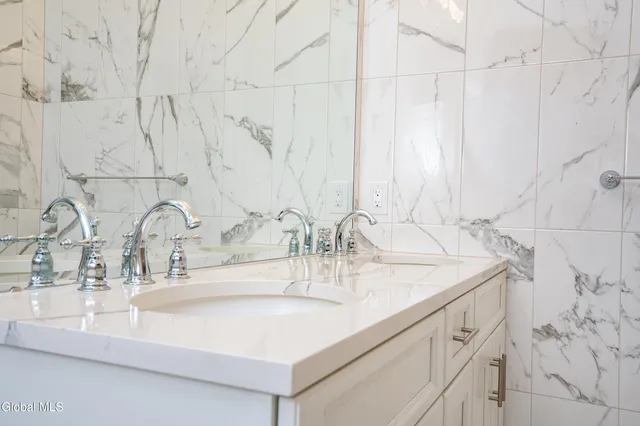 $1,499,995 | 11 Gabby Court, Colonie, NY 12309