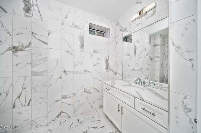 $1,499,995 | 11 Gabby Court, Colonie, NY 12309