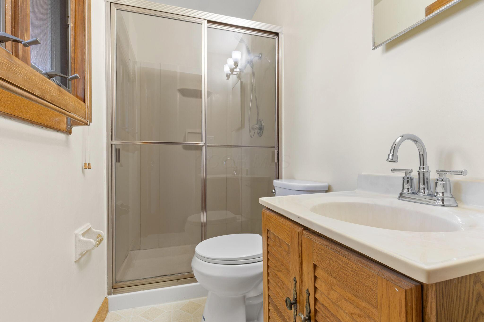 6900 Lee Road Westerville, OH 43081 - Photo 25 of 41 Full Bathroom 1