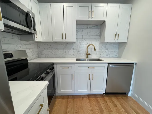 $2,400 | 97 Phillips Street, Unit 3, Methuen, MA 01844