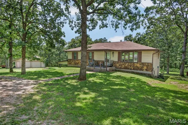 $249,900 | 24231 Pine Tree Drive, Lebanon, MO 65536