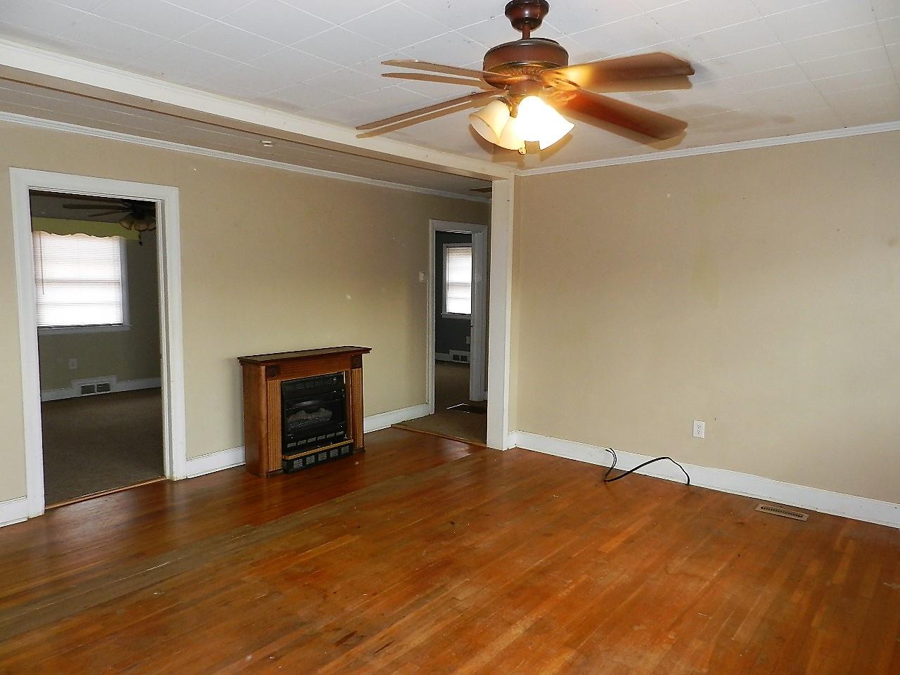 1037 Holly Ridge Road Blacksburg, SC 29702 - Photo 3 of 16