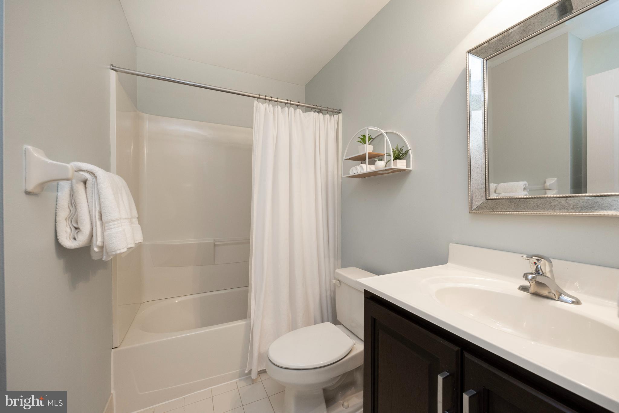 216 Gilmer Road Coatesville, PA 19320 - Photo 23 of 42 1st Fl Center Hall Full Bathroom