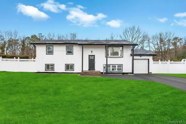 $849,000 | 191 Ridge Road, Wheatley Heights, NY 11798