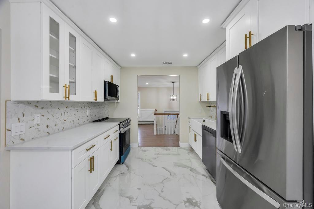 191 Ridge Road Wheatley Heights, NY 11798 - Photo 11 of 26