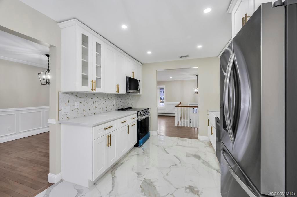 191 Ridge Road Wheatley Heights, NY 11798 - Photo 12 of 26