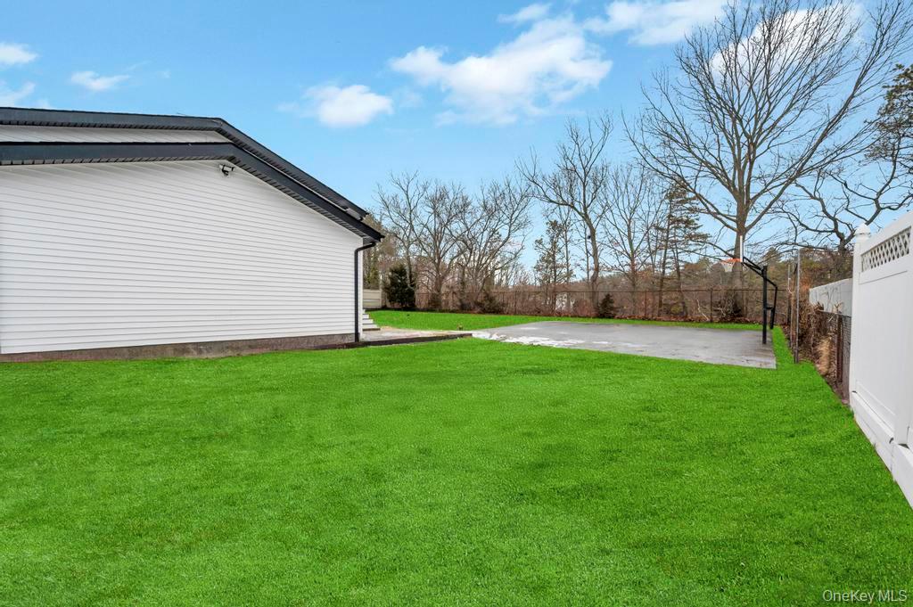 191 Ridge Road Wheatley Heights, NY 11798 - Photo 25 of 26