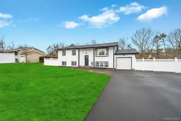 $849,000 | 191 Ridge Road, Wheatley Heights, NY 11798