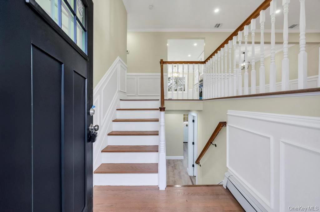 191 Ridge Road Wheatley Heights, NY 11798 - Photo 4 of 26