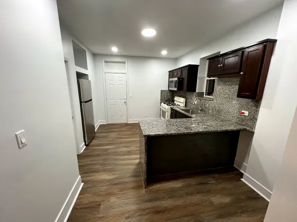 $1,800 | 7220 South East End Avenue, Chicago, IL 60649