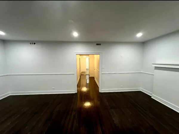 $1,800 | 7220 South East End Avenue, Chicago, IL 60649