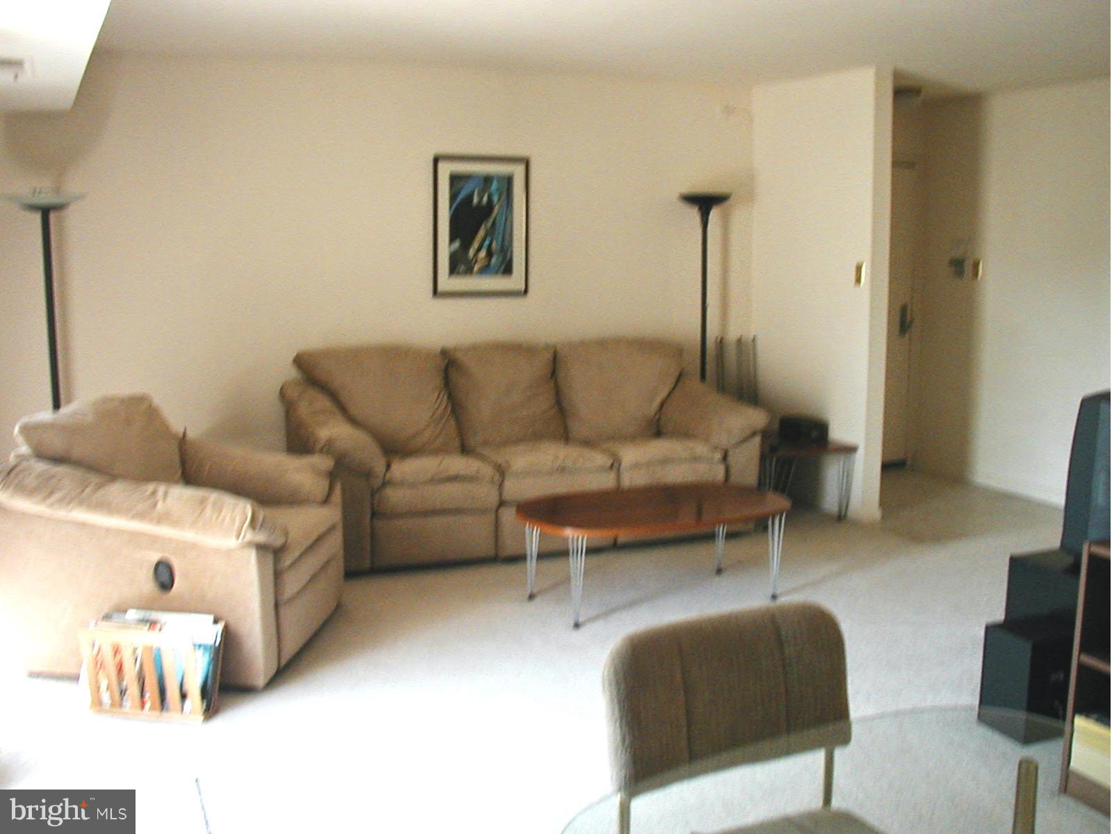 6149 Edsall Road, Unit M Alexandria, VA 22304 - Photo 2 of 12 Living Room