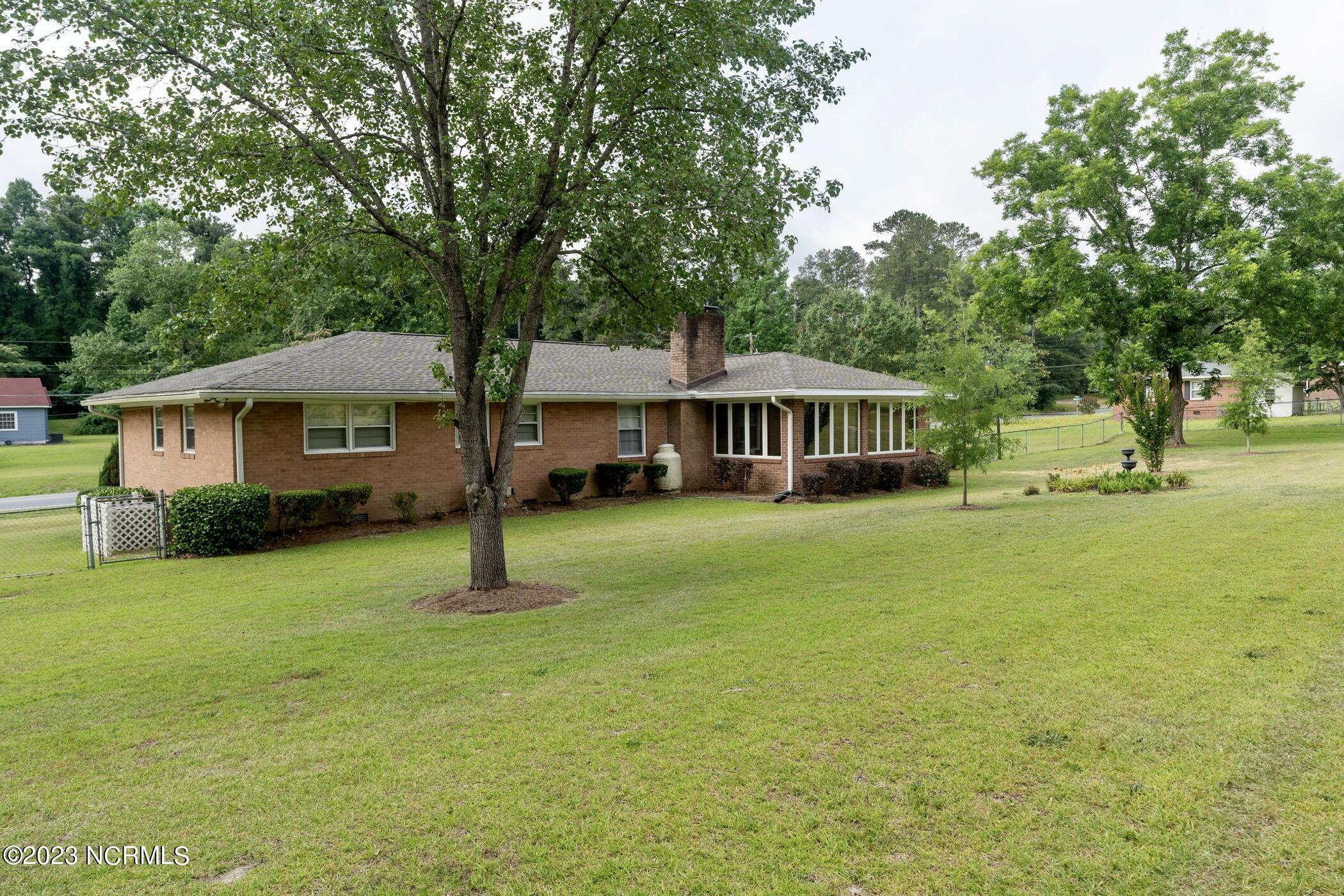1017 Richmond Road Rockingham, NC 28379 - Photo 4 of 23 DSC06340