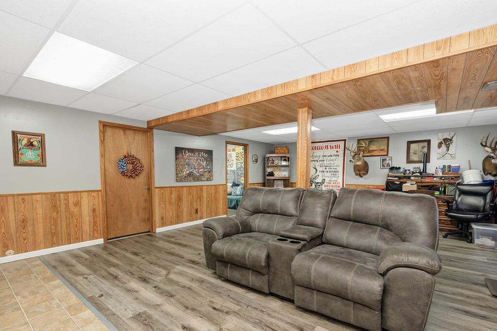 887 Blacksnake Road Utica, OH 43080 - Photo 33 of 60 28-RecRoom