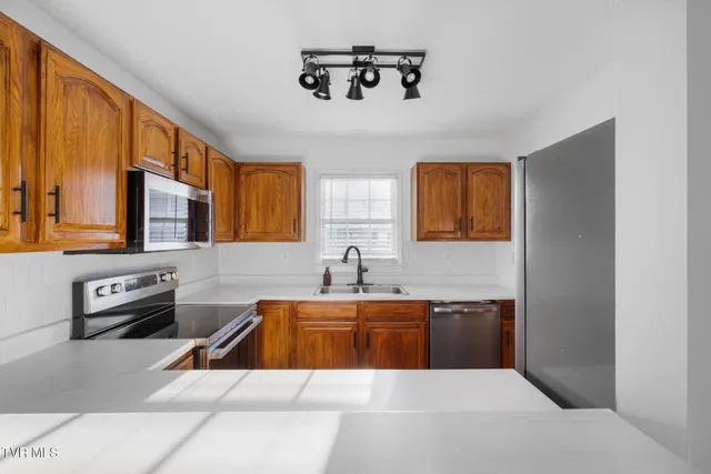 $1,650 | 152 Gray Station Road, Johnson City, TN 37615