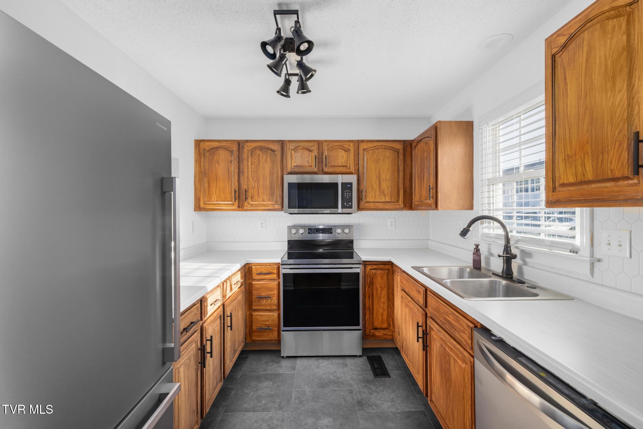 152 Gray Station Road Johnson City, TN 37615 - Photo 6 of 30 IMG_4528