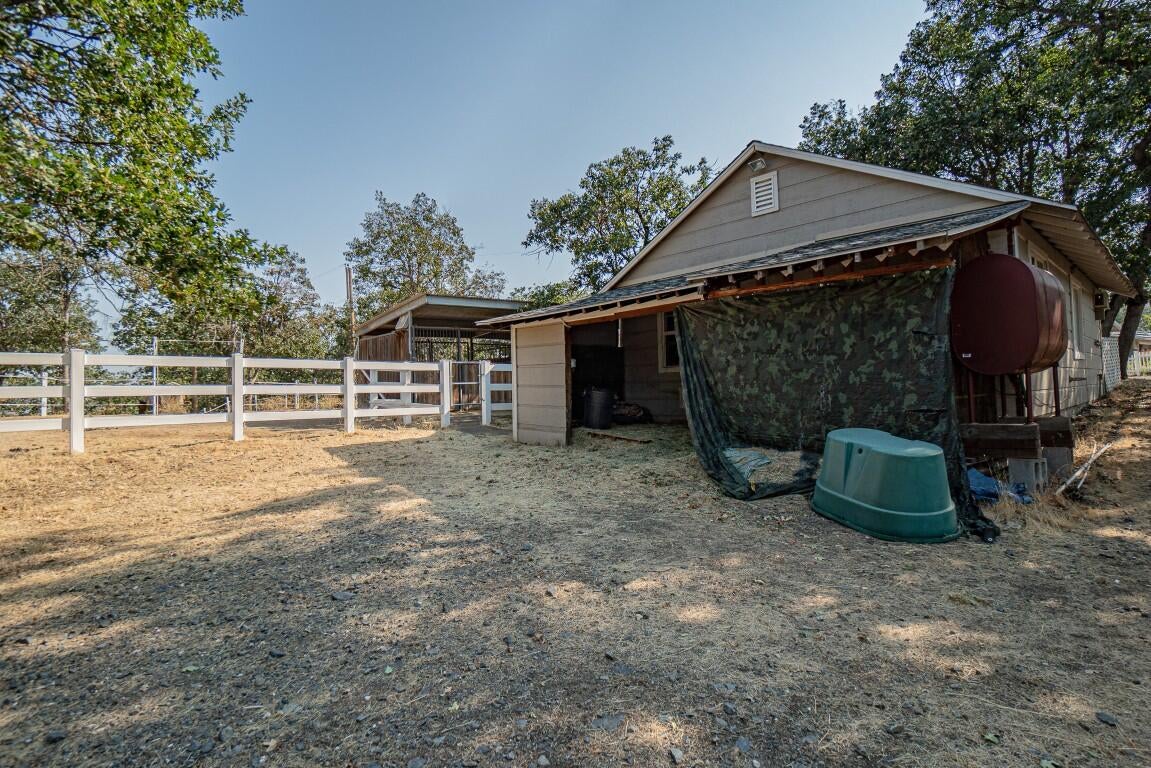 3365 Dark Hollow Road Medford, OR 97501 - Photo 9 of 46 Great Hay Storage