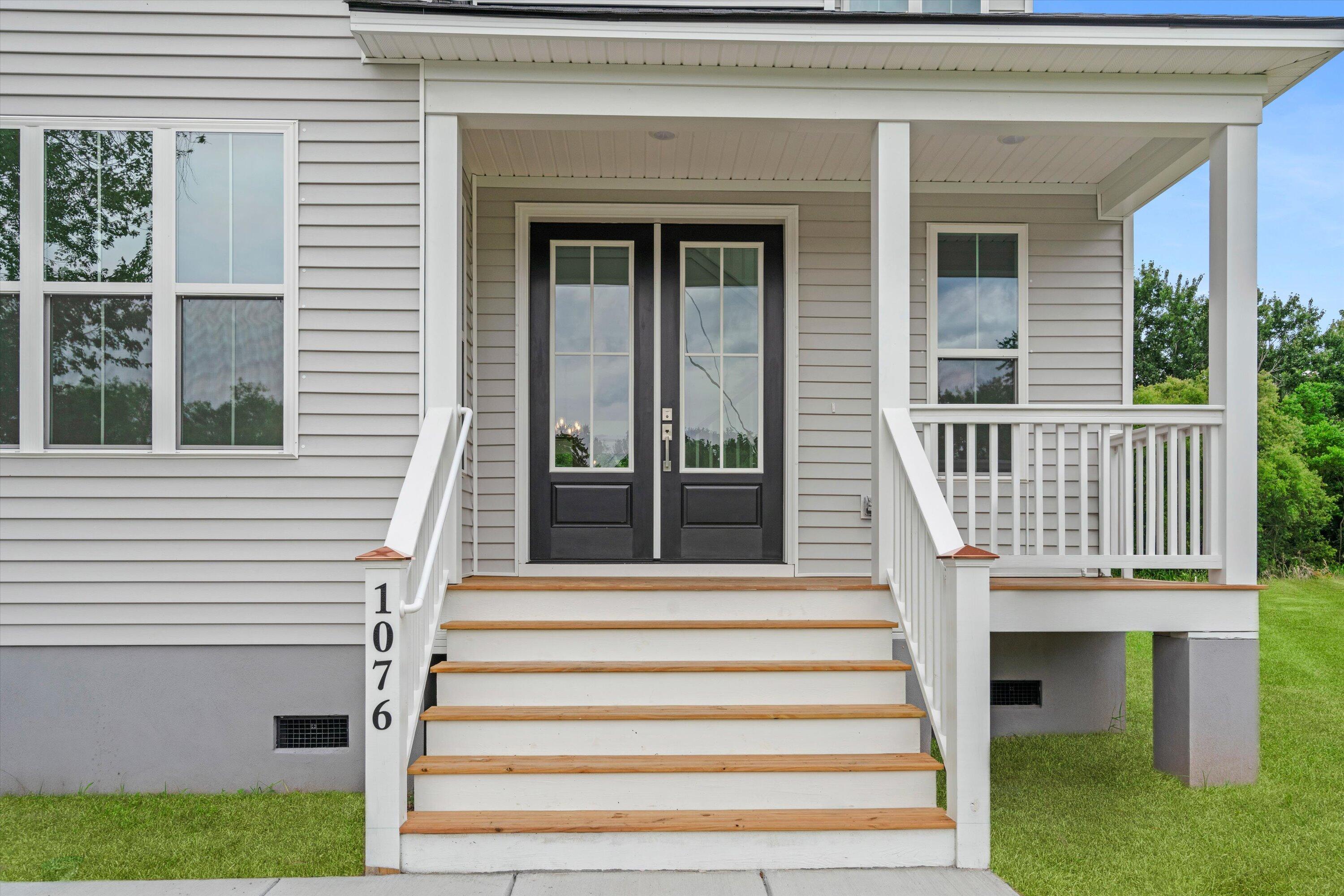 1076 Williams Road Charleston, SC 29412 - Photo 4 of 42 08-SNY09738_Grass_1