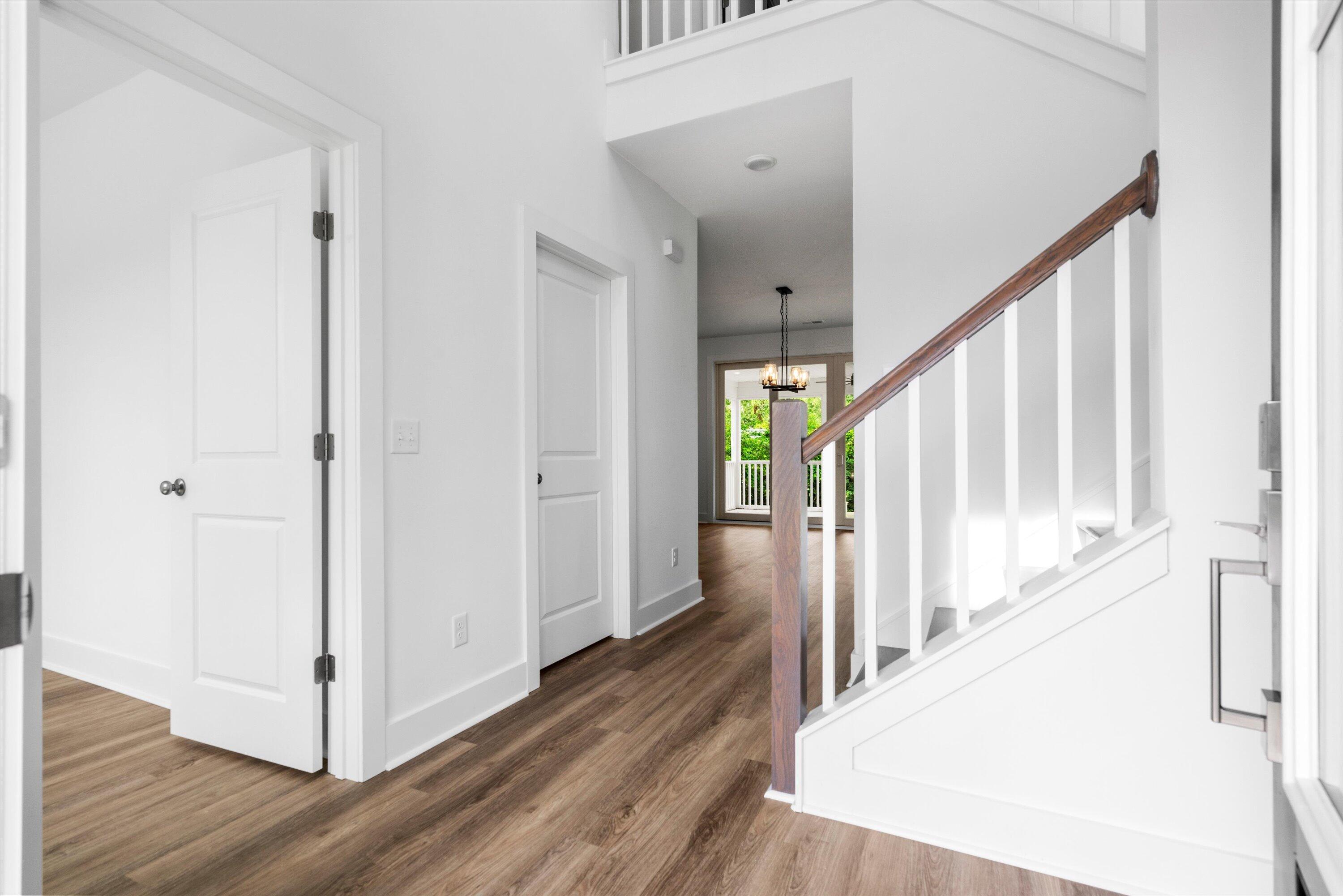 1076 Williams Road Charleston, SC 29412 - Photo 5 of 42 09-SNY09561_1