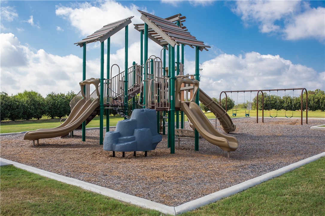 6434 Raleigh Drive College Station, TX 77845 - Photo 31 of 32 a view of outdoor space with garden