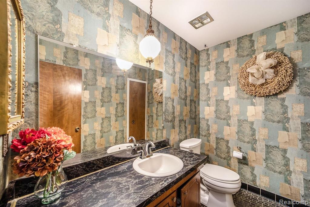 35955 Charter Crest Road Farmington Hills, MI 48335 - Photo 21 of 44