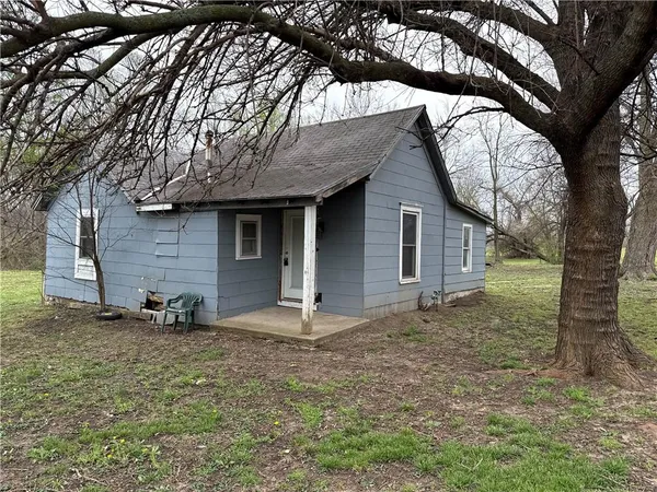 $225,000 | 301 East 5th Street, Edgerton, KS 66021