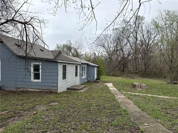 $225,000 | 301 East 5th Street, Edgerton, KS 66021