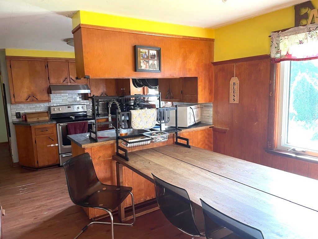 423 Fairview Avenue Coventry, RI 02816 - Photo 4 of 23