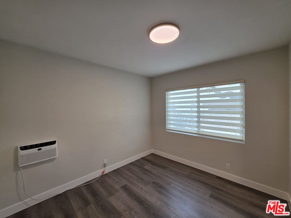 1411 Innes Place, Unit 1 Venice, CA 90291 - Photo 26 of 53 an empty room with a window