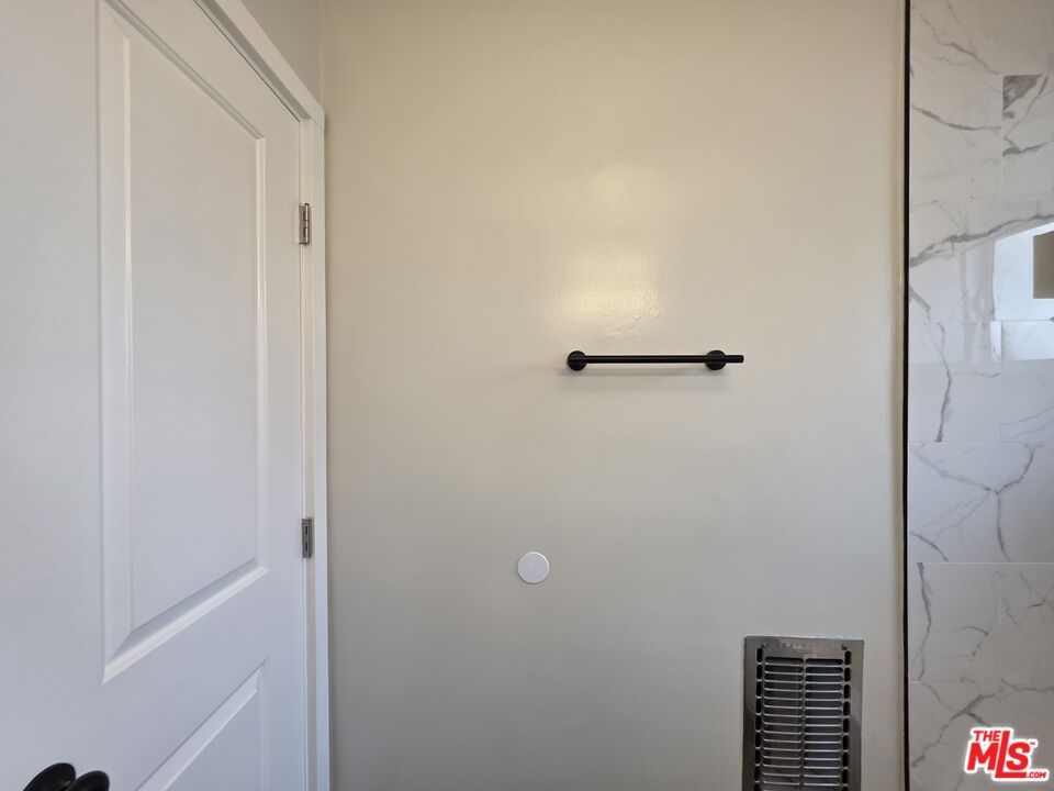 1411 Innes Place, Unit 1 Venice, CA 90291 - Photo 39 of 53 a view of a room