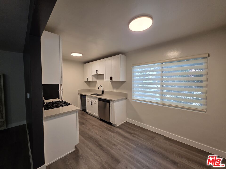 1411 Innes Place, Unit 1 Venice, CA 90291 - Photo 7 of 53 a kitchen with a stove a sink and a microwave