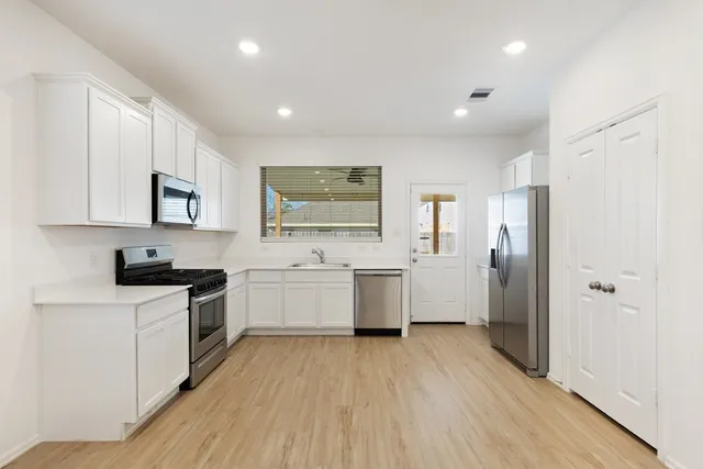 $2,200 | 1950 Foxtail Crk Court, Crosby, TX 77532