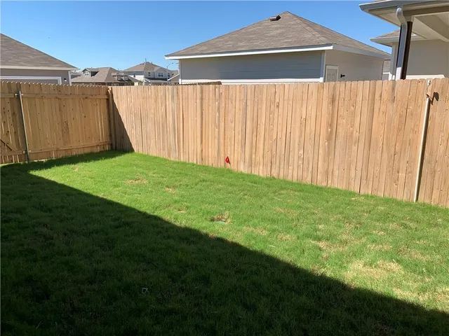 $1,750 | 214 Bent Creek Drive, Hutto, TX 78634